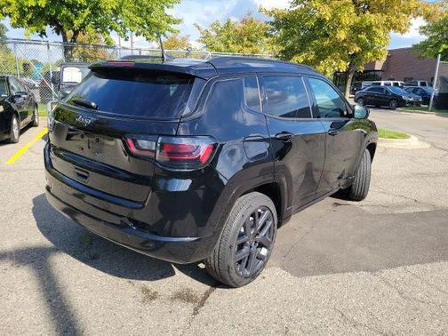 Diamond Black Crystal Pearlcoat 2024 Jeep Compass Limited