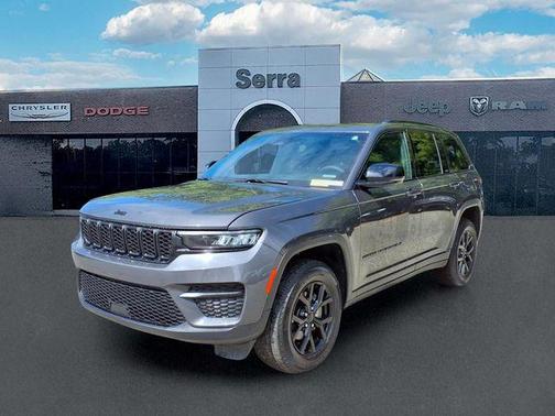 Baltic Gray Metallic Clearcoat 2024 Jeep Grand Cherokee Altitude