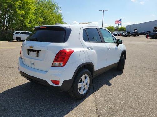 Summit White 2017 Chevrolet Trax LS