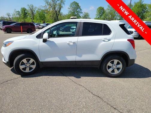 Summit White 2017 Chevrolet Trax LS
