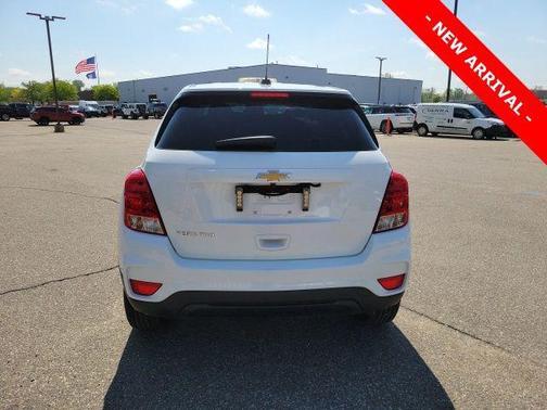 Summit White 2017 Chevrolet Trax LS