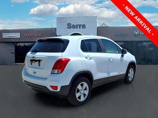 Summit White 2017 Chevrolet Trax LS