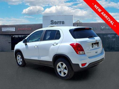 Summit White 2017 Chevrolet Trax LS