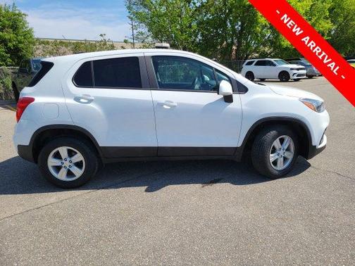 Summit White 2017 Chevrolet Trax LS