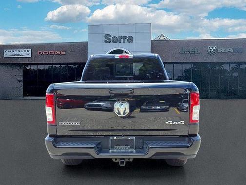 Diamond Black Crystal Pearlcoat 2023 RAM 1500 Big Horn/Lone Star