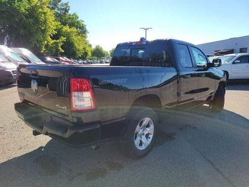 Diamond Black Crystal Pearlcoat 2023 RAM 1500 Big Horn/Lone Star