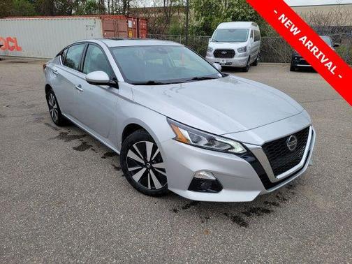 Brilliant Silver Metallic 2021 Nissan Altima 2.5 SL