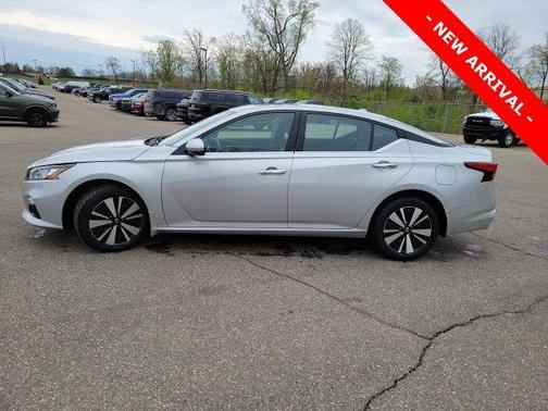 Brilliant Silver Metallic 2021 Nissan Altima 2.5 SL