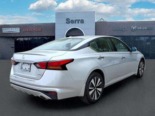 Brilliant Silver Metallic 2021 Nissan Altima 2.5 SL