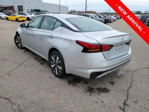 Brilliant Silver Metallic 2021 Nissan Altima 2.5 SL