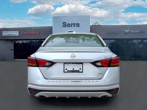 Brilliant Silver Metallic 2021 Nissan Altima 2.5 SL