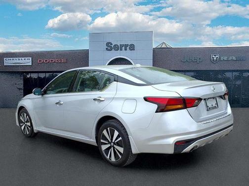 Brilliant Silver Metallic 2021 Nissan Altima 2.5 SL