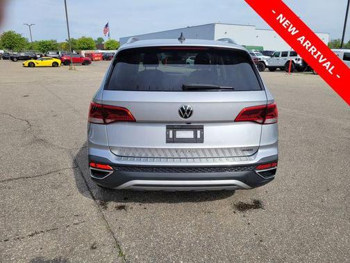Silver Metallic 2023 Volkswagen Taos 1.5T SEL