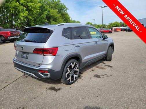 Silver Metallic 2023 Volkswagen Taos 1.5T SEL
