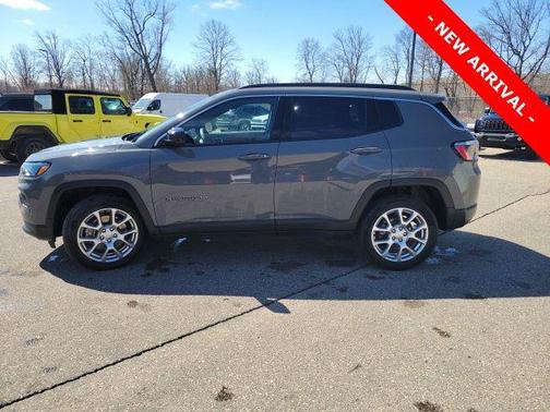 Sting-Gray Clearcoat 2023 Jeep Compass Latitude Lux