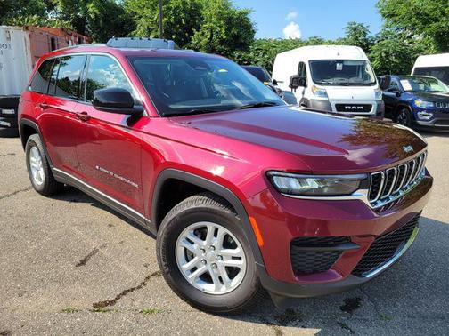 Velvet Red Pearlcoat 2023 Jeep Grand Cherokee Laredo