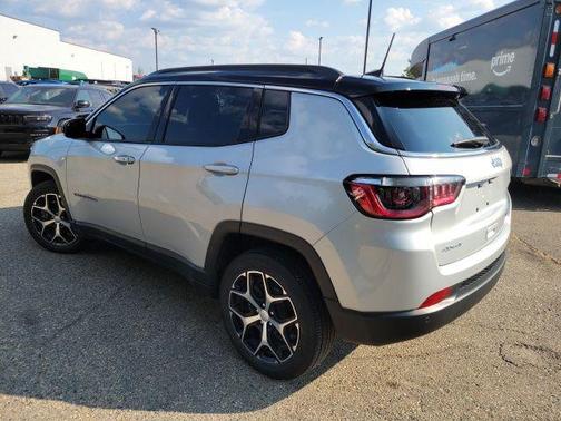 Silver Zynith Metallic Clearcoat 2024 Jeep Compass Limited