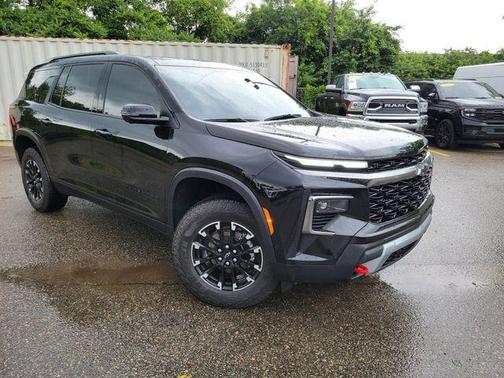 Mosaic Black Metallic 2024 Chevrolet Traverse AWD Z71