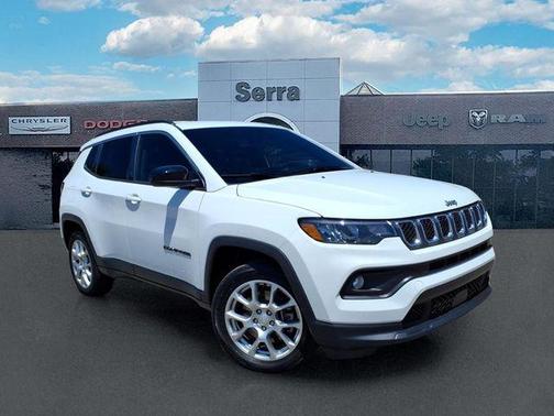 Bright White Clearcoat 2023 Jeep Compass Latitude Lux