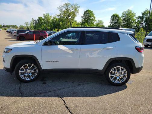 Bright White Clearcoat 2023 Jeep Compass Latitude Lux