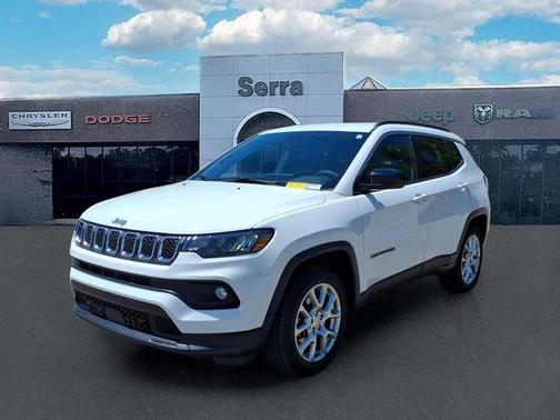 Bright White Clearcoat 2023 Jeep Compass Latitude Lux