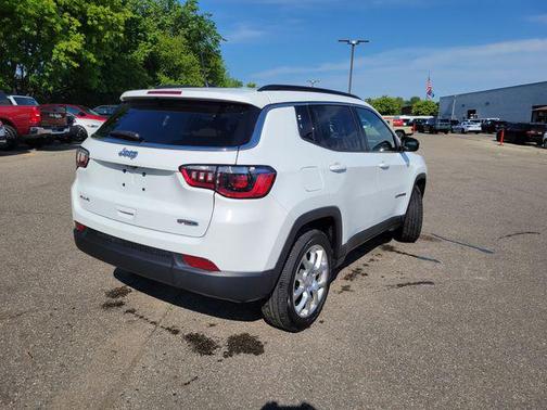 Bright White Clearcoat 2023 Jeep Compass Latitude Lux