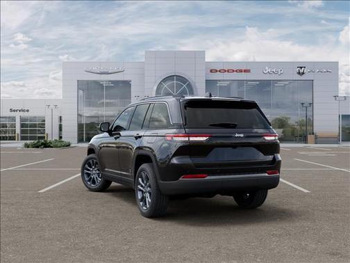 Diamond Black Crystal Pearlcoat 2026 Jeep Grand Cherokee 85th Anniversary Edition