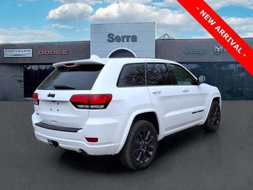 Bright White Clearcoat 2017 Jeep Grand Cherokee Altitude