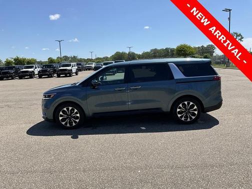 2023 Kia Carnival EX