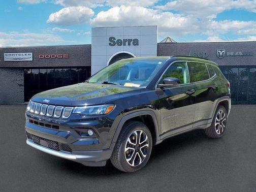 Diamond Black Crystal Pearlcoat 2022 Jeep Compass Limited