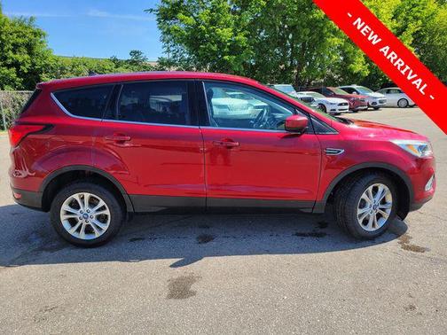 Ruby Red Metallic Tinted Clearcoat 2019 Ford Escape SE