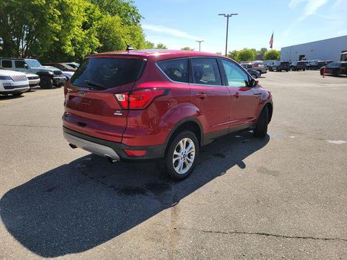Ruby Red Metallic Tinted Clearcoat 2019 Ford Escape SE