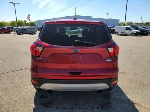 Ruby Red Metallic Tinted Clearcoat 2019 Ford Escape SE