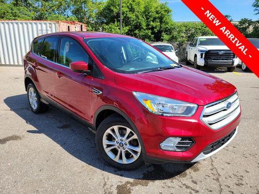 Ruby Red Metallic Tinted Clearcoat 2019 Ford Escape SE