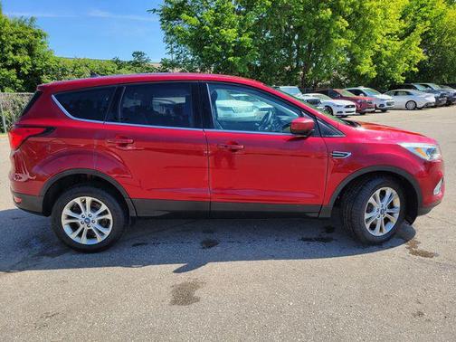 Ruby Red Metallic Tinted Clearcoat 2019 Ford Escape SE