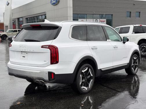 White Pearl 2024 Kia Telluride S
