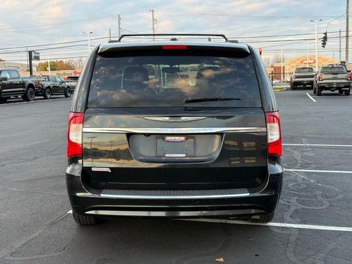 2016 Chrysler Town & Country Touring-L