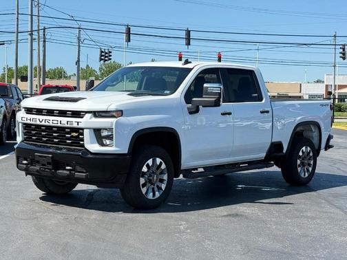 Summit White 2022 Chevrolet Silverado 2500 Custom