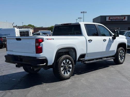 Summit White 2022 Chevrolet Silverado 2500 Custom