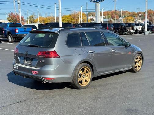 2017 Volkswagen Golf SportWagen TSI S