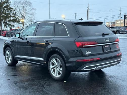 2022 Audi Q7 55 Premium Plus