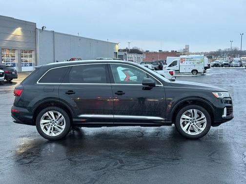 2022 Audi Q7 55 Premium Plus