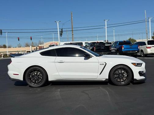 2017 Ford Shelby GT350 Base