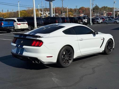 2017 Ford Shelby GT350 Base