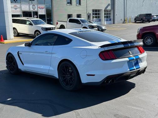 2017 Ford Shelby GT350 Base