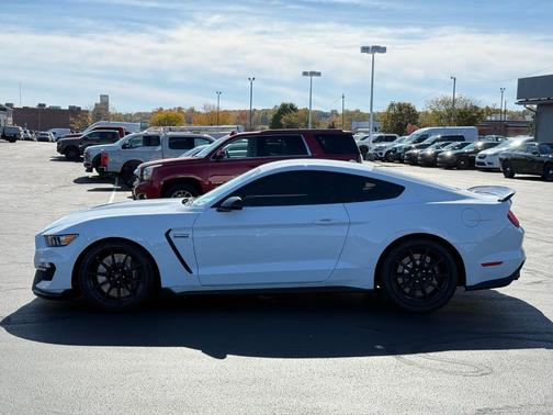 2017 Ford Shelby GT350 Base