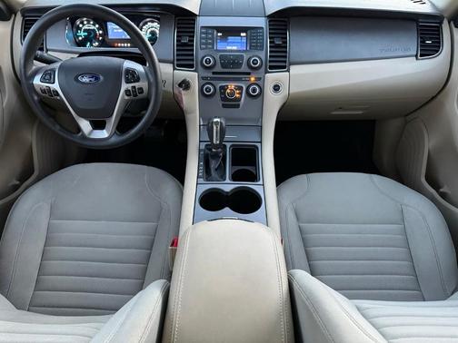 Tuxedo Black Metallic 2015 Ford Taurus SE