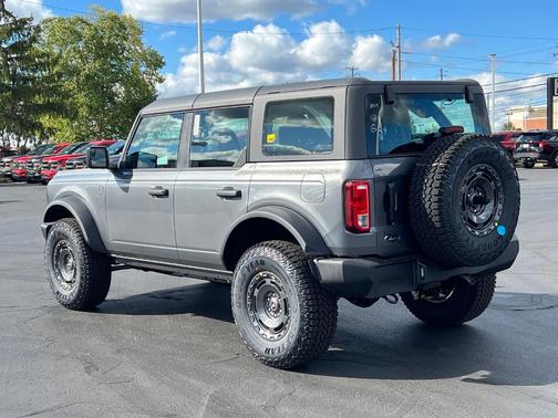 2025 Ford Bronco Base