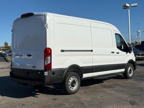 2026 Ford Transit-250 148 WB Medium Roof Cargo