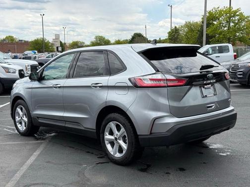 Silver Metallic 2024 Ford Edge SE